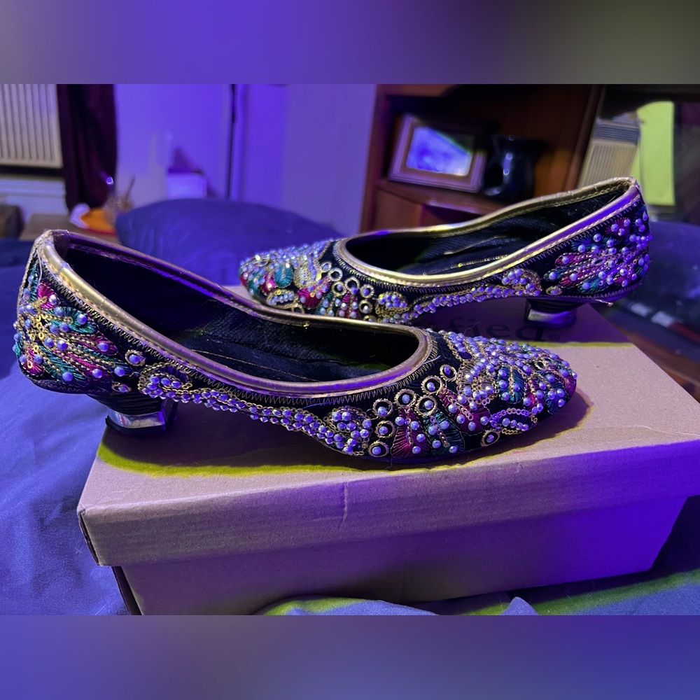 Unbranded size 7-7 1/2 Indian wedding/ formal heels. Hand beaded and hand made.